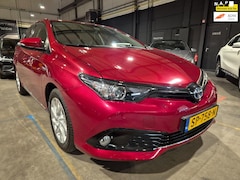Toyota Auris - 1.8 Hybrid Dynamic - 1e Eigenaar - Dealeronderhouden - Camera - Cruise - Navigatie
