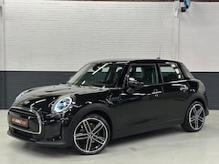 MINI One - 1.5 Automaat / CarPlay / Navi / Clima / Stoel-Verwarming