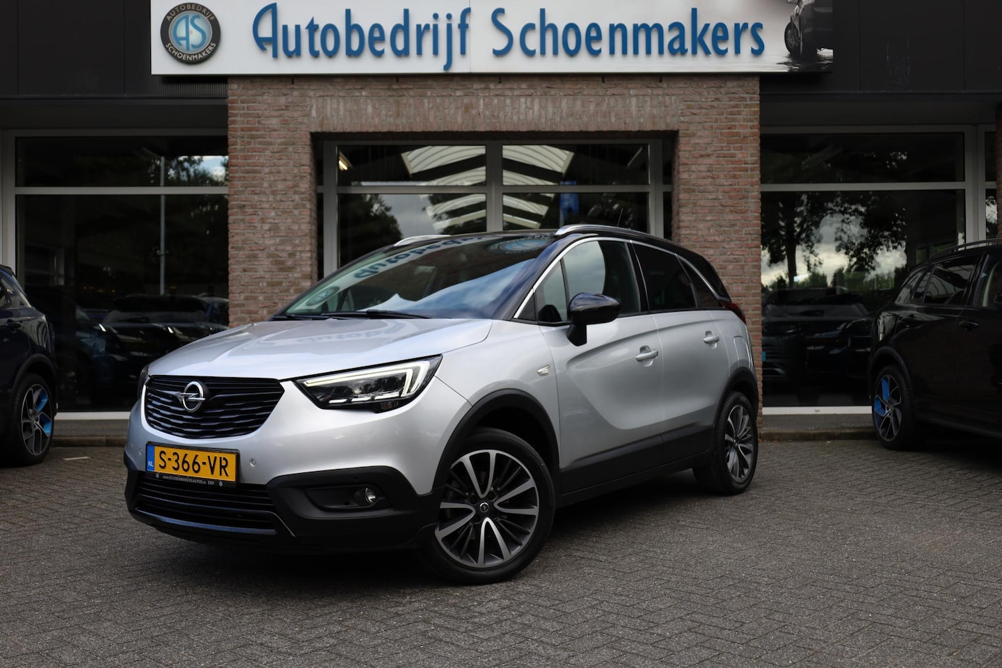Opel Crossland X - 1.2 Turbo Ultimate TREKHAAK PANO LEER STOEL/STUURVERW. CARPLAY CAMERA CLIMA CRUISE NAVI 2X - AutoWereld.nl