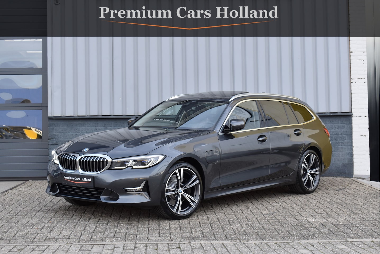 BMW 3-serie Touring - 330e xDrive 292 Pk Pano Navi Keyless Vol Leder Bruin Laser Koplampen 19 Inch - AutoWereld.nl