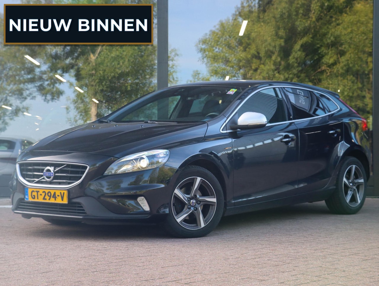 Volvo V40 - 2.0 D2 R-Design Business Xenon | PDC | Stoelverwarming - AutoWereld.nl