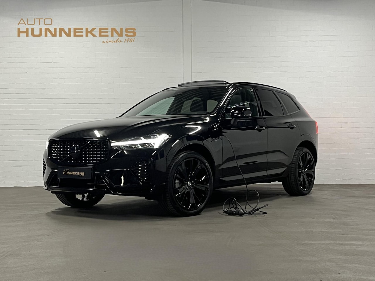 Volvo XC60 - 2.0 T6 Plug-in hybrid AWD Plus Black Edition | Open dak | Adapt. Cruise control | Stoel-/S - AutoWereld.nl