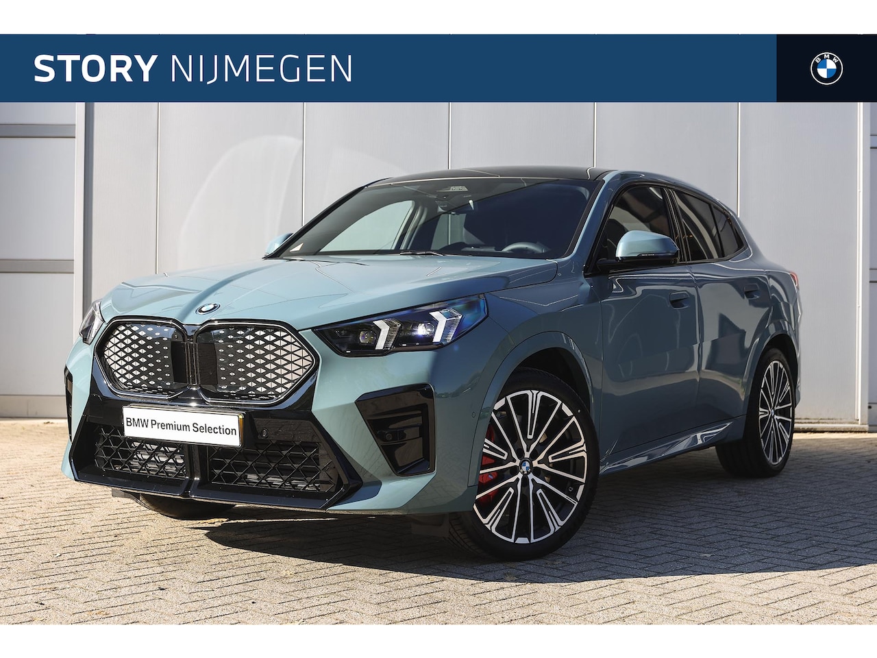 BMW iX2 - eDrive20 High Executive M Sport Automaat / Panoramadak / Sportstoelen / M Adaptief onderst - AutoWereld.nl