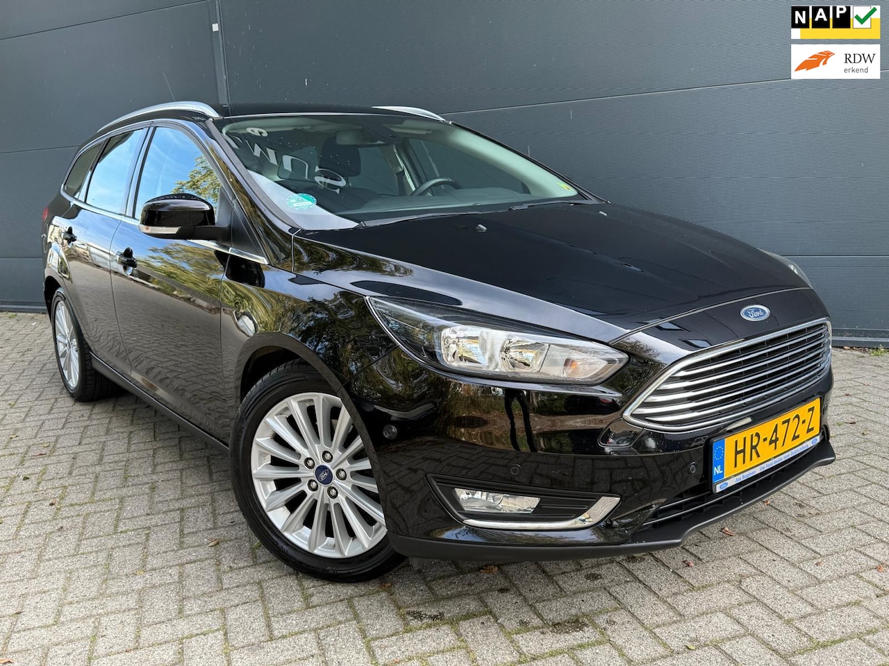 Ford Focus Wagon - 1.0 Titanium/Navi/bluetooth/cruise/Airco/parkeer sensoren voor en achter - AutoWereld.nl