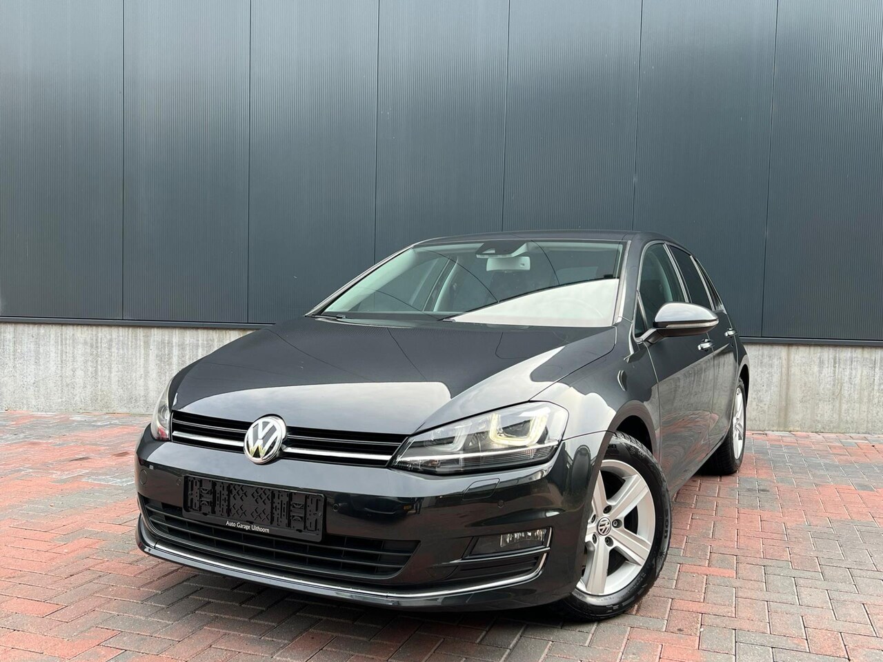 Volkswagen Golf - 1.4 TSI Highline * Navi * Camera * Cruise * Climate * Dealer Onderhouden * - AutoWereld.nl
