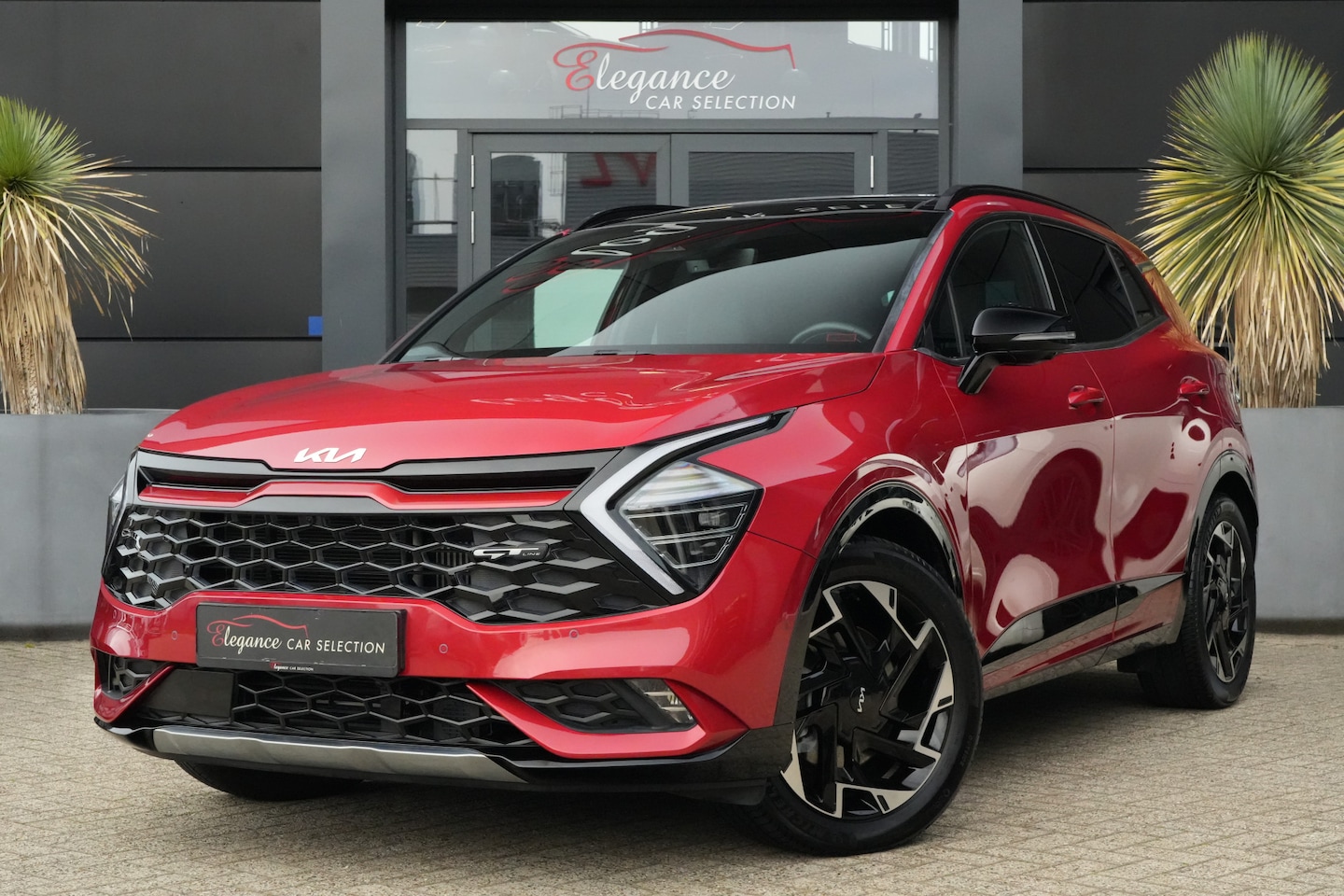 Kia Sportage - 1.6 T-GDi HEV GT-PlusLine 230pk Panoramadak/Stoelverwarming/360Camera - AutoWereld.nl