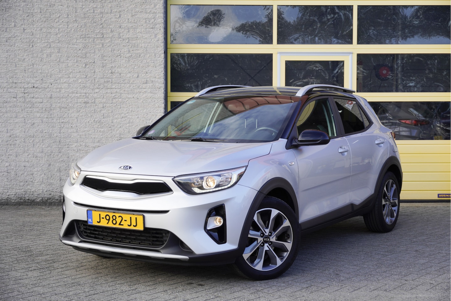 Kia Stonic - 1.0 T-GDi Sports Edition BJ2020 Lmv 17" | Led | Pdc | Navi | Achteruitrijcamera | App-Conn - AutoWereld.nl