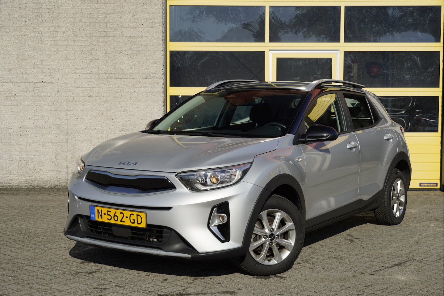 Kia Stonic - 1.0 T-GDi MHEV DynamicLine BJ2021 Lmv 15" | Led | Pdc | Navi | Achteruitrijcamera | App-Co - AutoWereld.nl