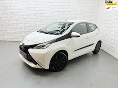 Toyota Aygo - 1.0 VVT-i x-play AUTOMAAT 5 DRS AIRCO CAMERA