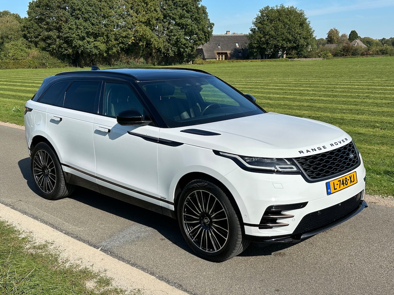 Land Rover Range Rover Velar - 2.0 I4 Turbo AWD R-Dynamic S Panorama dak | 21” LMV | Meridian Sound System - AutoWereld.nl