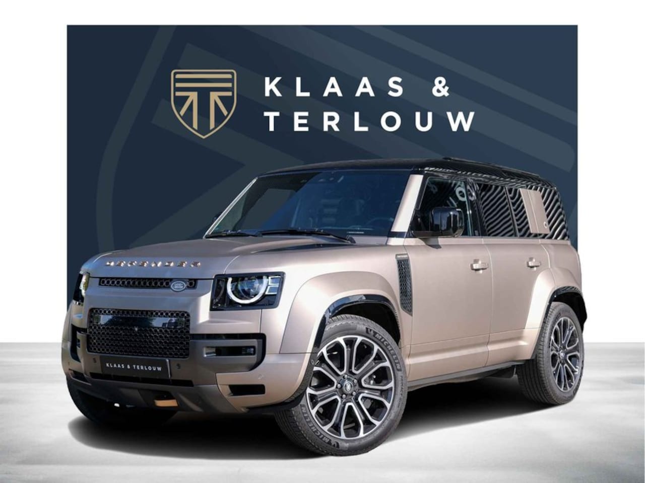 Land Rover Defender 110 - 4.4 P635 110 Octa Commercial / Panorama dak / Elektrische Trekhaak / 22 inch - AutoWereld.nl