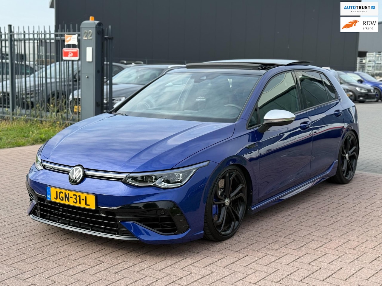 Volkswagen Golf - 2.0 TSI R 4Motion 333PK 2023 Blauw Bilstein /APR Pano - AutoWereld.nl