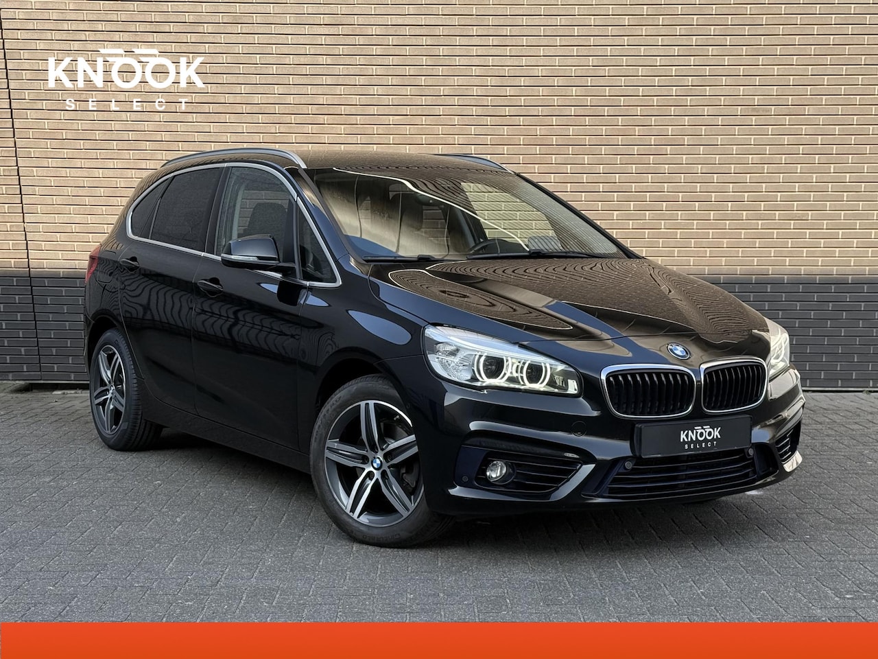 BMW 2-serie Active Tourer - 218i Sport | Sportleder | Head Up | Camera | Adaptive LED |Navi Plus | HiFi Premium - AutoWereld.nl