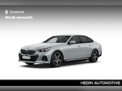 BMW 5-serie - 550e xDrive M-Sport | Trekhaak | CoPilot | 20" | Bowers & Wilkins Surround