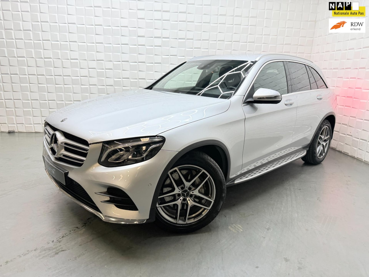 Mercedes-Benz GLC-klasse - 250 4MATIC AMG LEER CAMERA - AutoWereld.nl