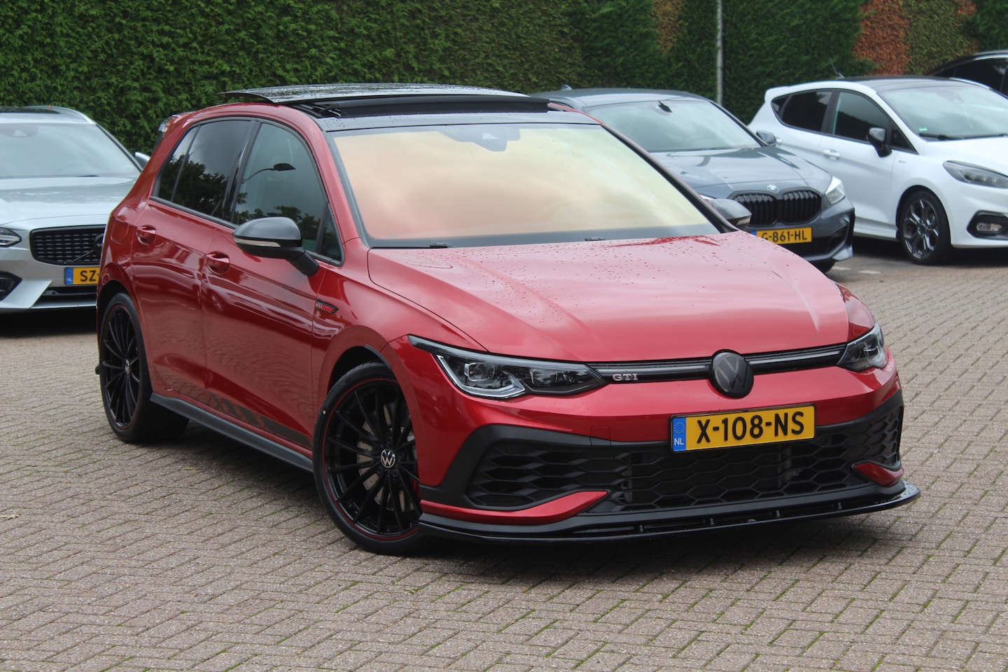 Volkswagen Golf - 2.0 TSI GTI / Akrapovic / Nurburgring Modus / Panoramadak / Camera / Head-up / Matrix LED - AutoWereld.nl