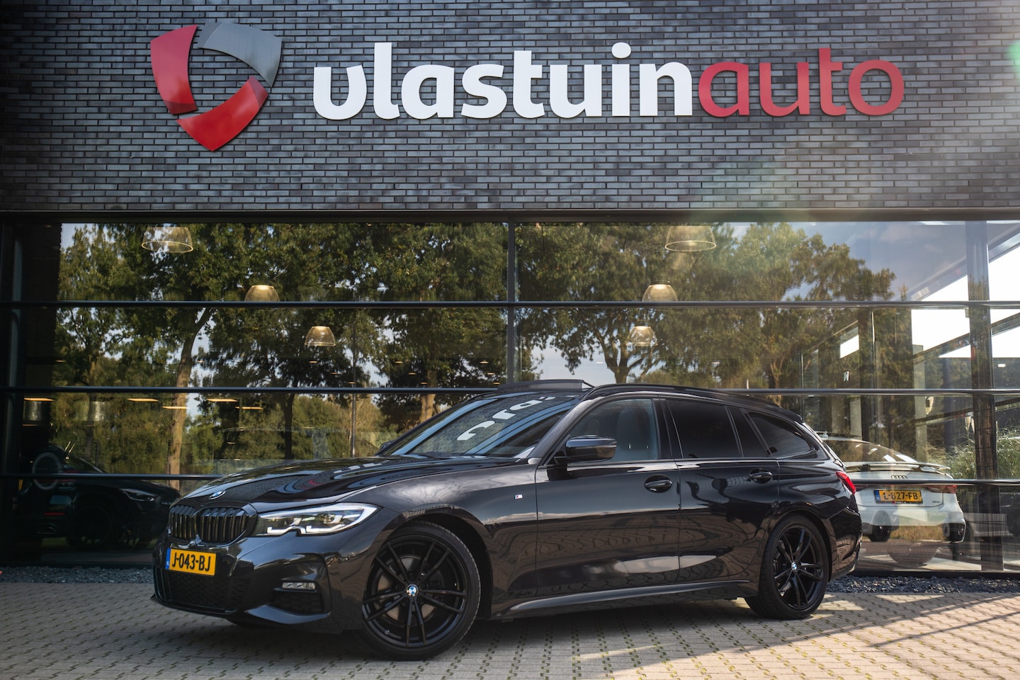 BMW 3-serie Touring - 320i High Executive Edition M-Sport , Panoramadak, Leer, Harman/Kardon, - AutoWereld.nl