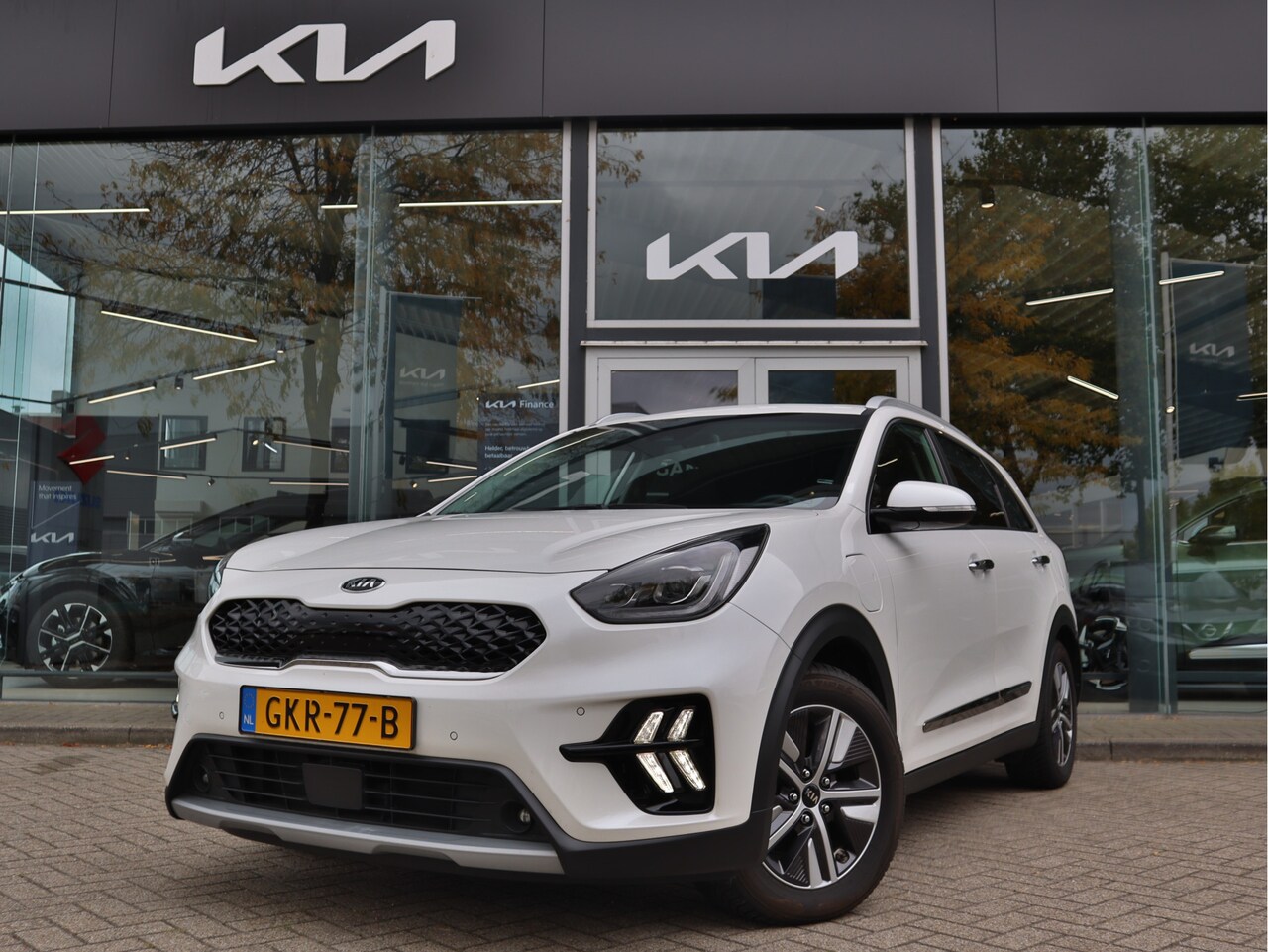Kia Niro - 1.6 GDi PHEV Plug-In-Hybrid ExecutiveLine | Navigatie |  Leder | Schuifdak |  LED | Trekha - AutoWereld.nl