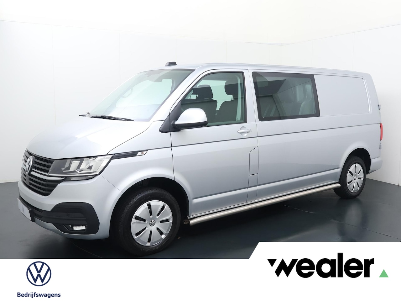 Volkswagen Transporter - 2.0 TDI L2H1 30 DC Highline | 150 PK | Automaat | Trekhaak | Climate control | Parkeersens - AutoWereld.nl