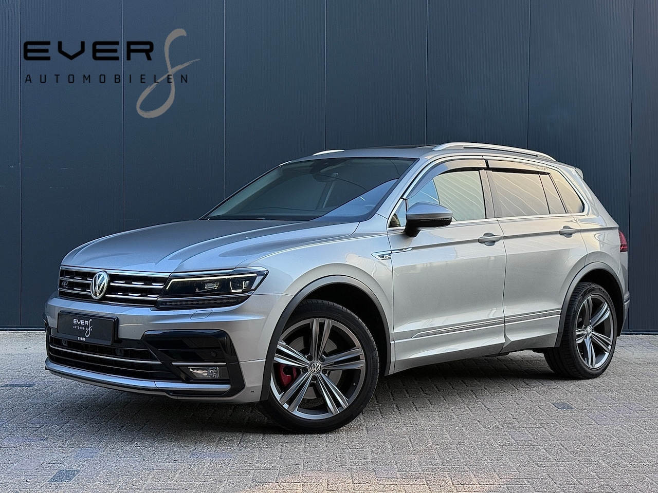 Volkswagen Tiguan - 2.0 TSI 4Motion 2.0 TSI 4Motion, R-Line, Highline, Pano/Dak, Virtual/Dash, Massage/Seats, Lane Assist, 19' - AutoWereld.nl