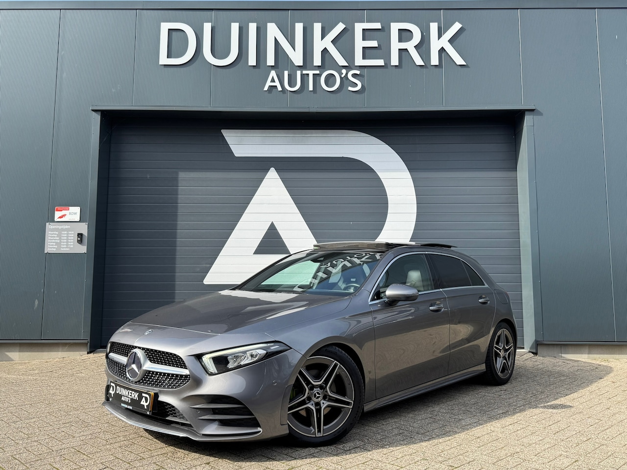 Mercedes-Benz A-klasse - 200 Business Solution AMG | Automaat | Panoramadak | Lane assist | Ambient light | Camera - AutoWereld.nl