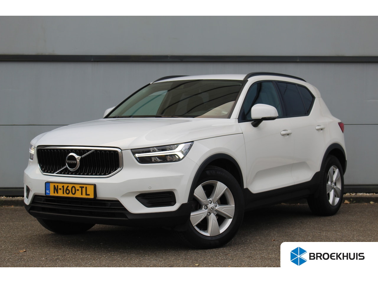 Volvo XC40 - 1.5 T2 Momentum Core | Trekhaak | Climate & Cruise C. | Camera | CarPlay | LED | 17" LMV| - AutoWereld.nl