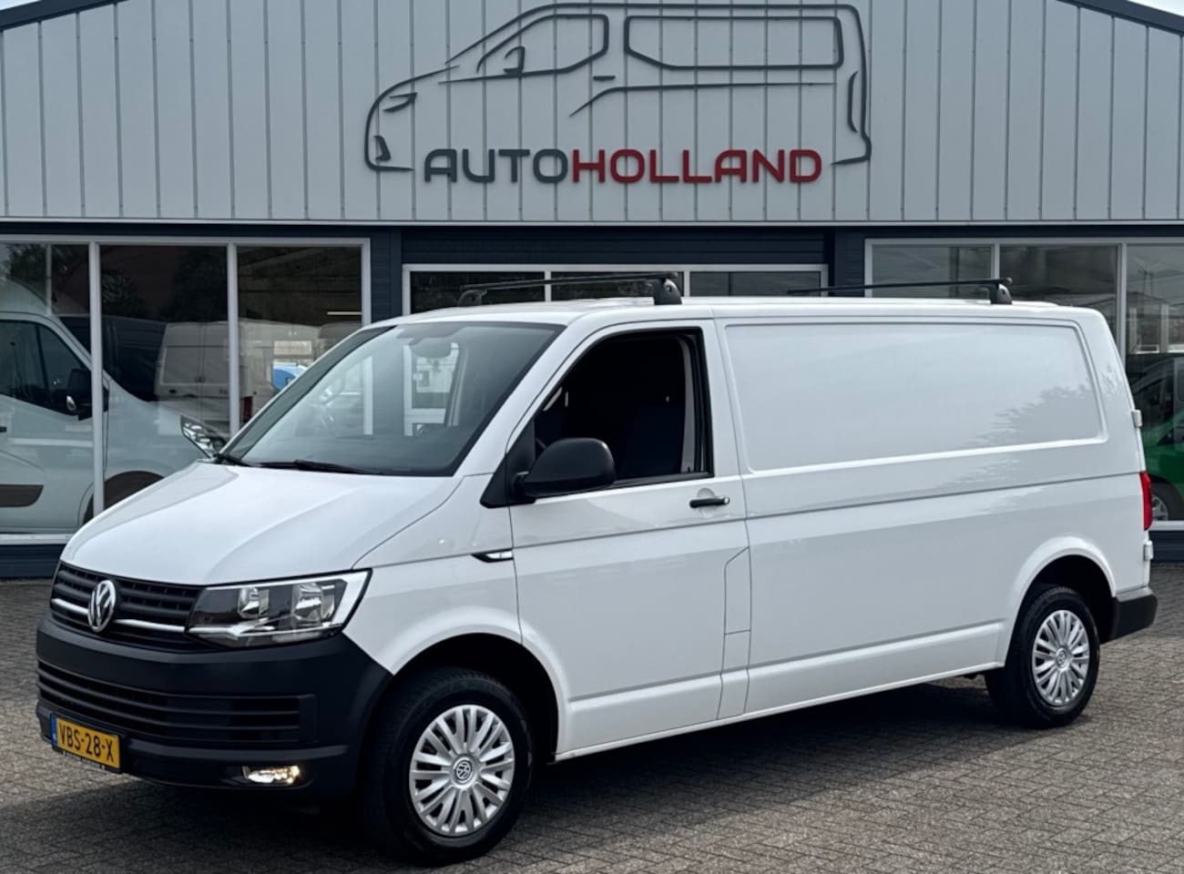 Volkswagen Transporter - 2.0 TDI 75KW 102PK L2H1 EURO 6 AIRCO/ CRUISE CONTROL/ TREKHAAK/ NAVIGATIE/ 100% DEALERONDE - AutoWereld.nl