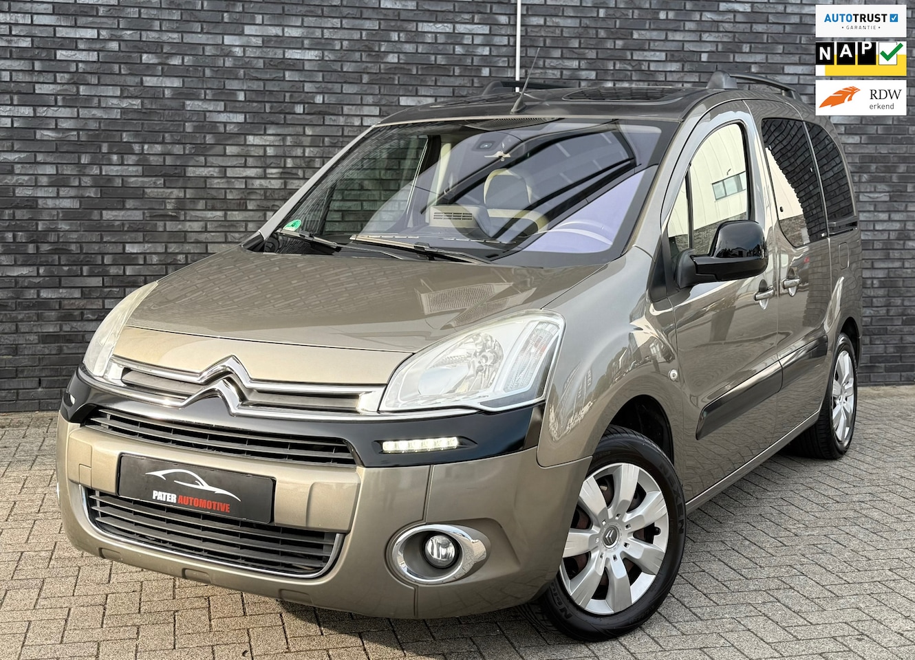 Citroën Berlingo - 1.6 VTi Collection 120pk|Panorama|Cruise|Stoelverwarming|Trekhaak|Navi|PDC|Climate - AutoWereld.nl
