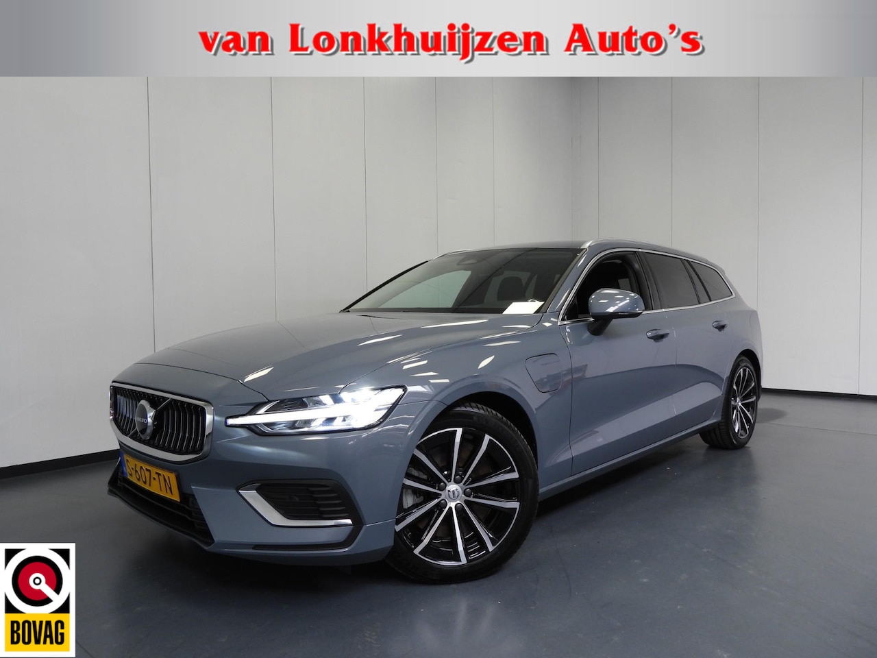 Volvo V60 - 2.0 T6 Plug-in Hybrid AWD Core Bright NAVI/CAMERA/TREKHAAK/LED/18"LMV! - AutoWereld.nl