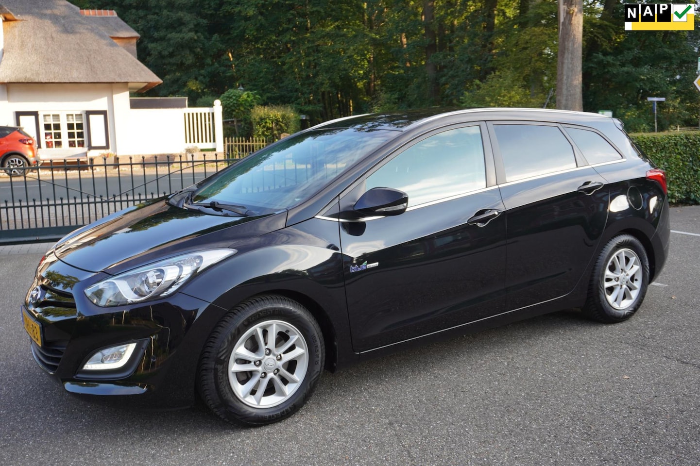 Hyundai i30 Wagon - 1.6 GDi i-Motion Airco Navi Pdc Lm Velgen Trekhaak - AutoWereld.nl