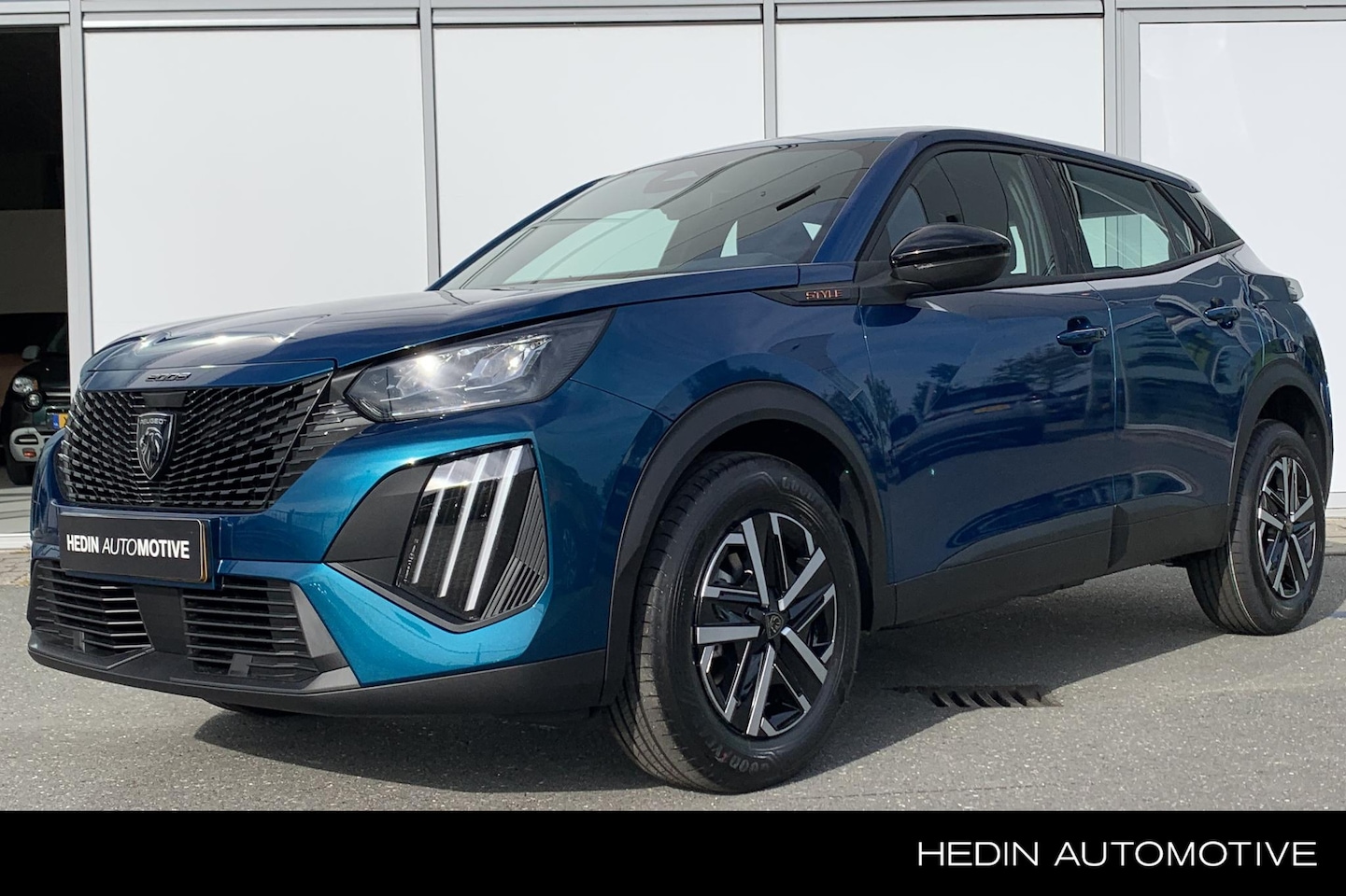 Peugeot 2008 - 1.2 100pk Style | Camera | Navigatie | Parkeersensoren | Climate controle e - AutoWereld.nl