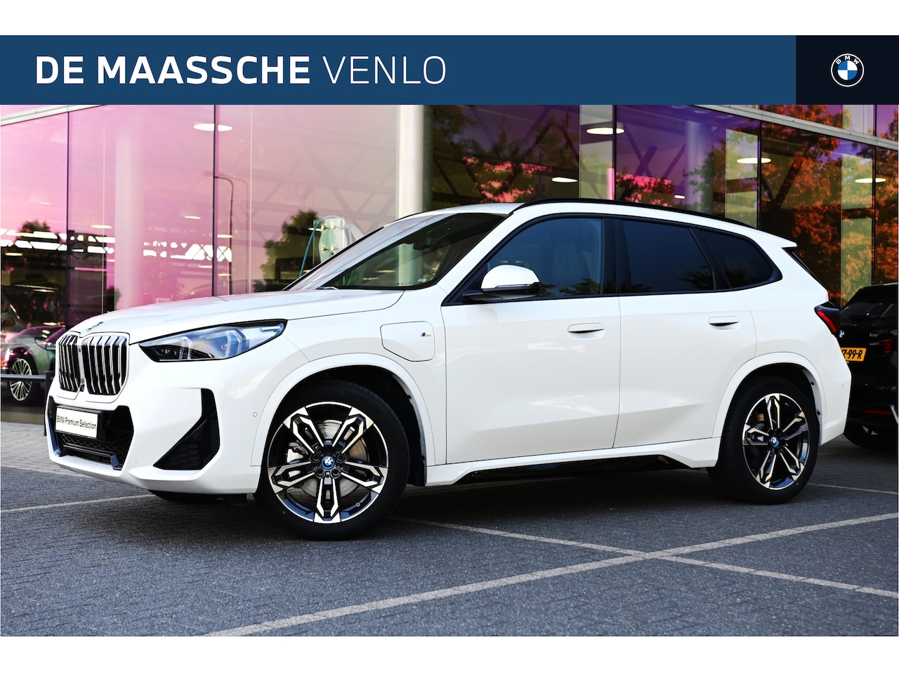BMW X1 - xDrive30e High Executive M Sport Automaat / Panoramadak / Trekhaak / Sportstoelen / M Adap - AutoWereld.nl