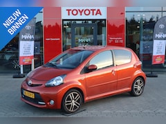 Toyota Aygo - 5-DEURS ORANGE AIRCO LM-VELGEN PRIVACY-GLASS TOERENTELLER DEALER-ONDERHOUDEN