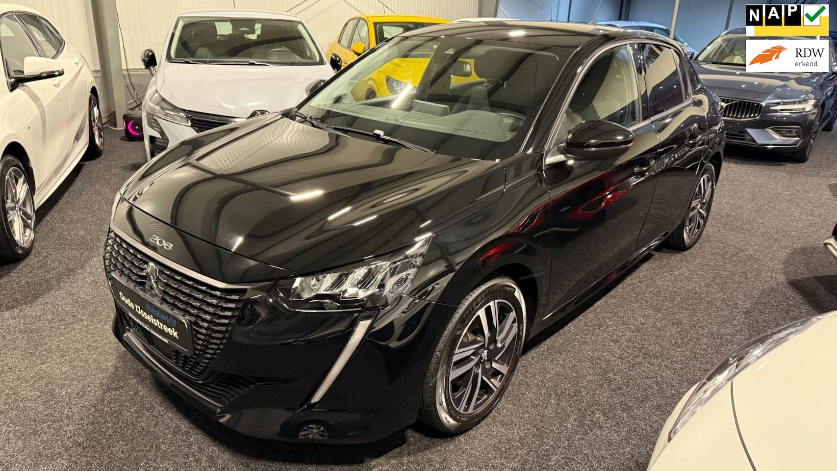 Peugeot 208 - Peugeot 208 1.2 Allure Pack Navigatie, 3D Virtueel Display, 360 achterruitrijcamera, Apple - AutoWereld.nl