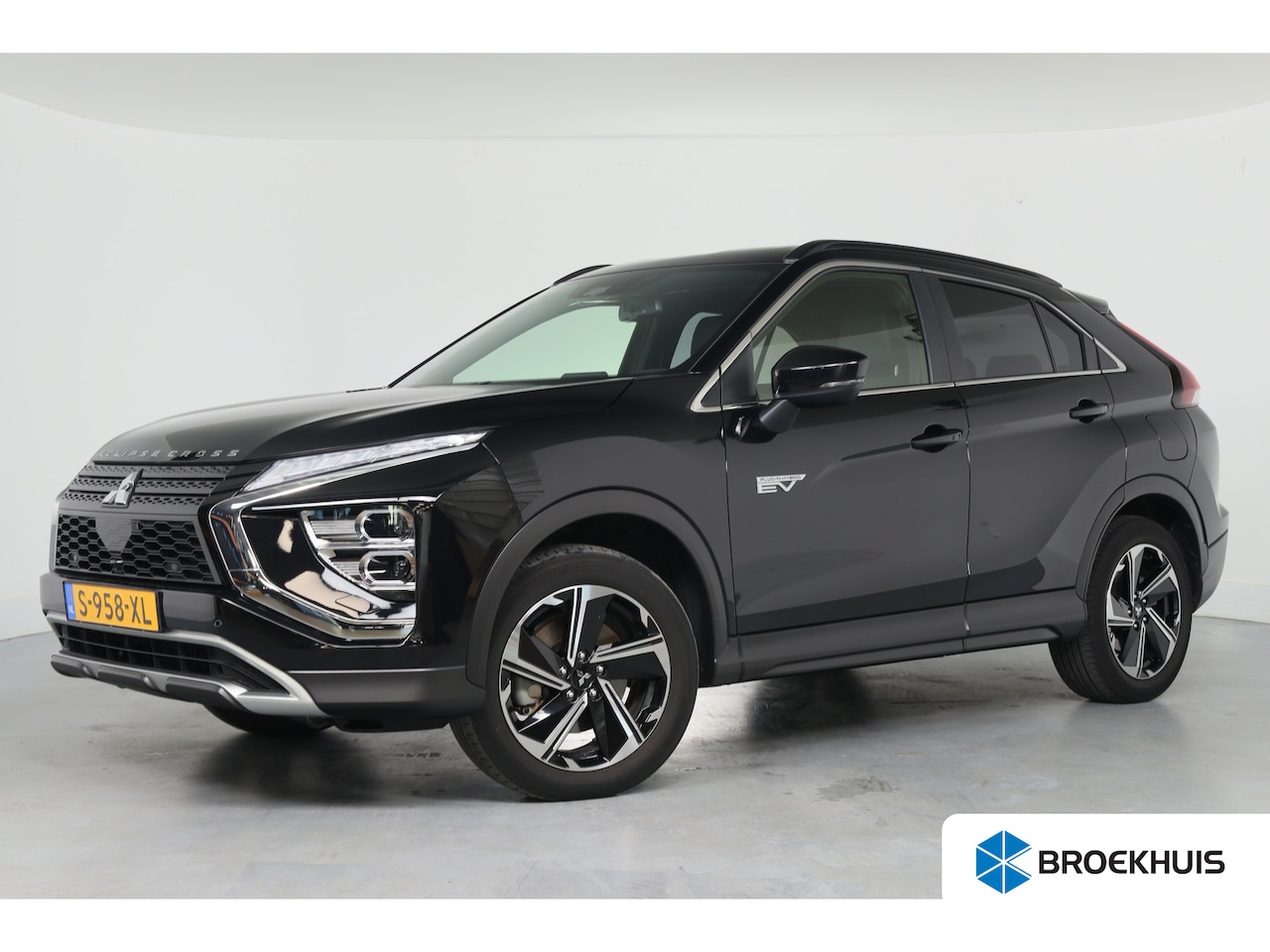 Mitsubishi Eclipse Cross - 2.4 PHEV Instyle | Dealer Onderhouden! | LED | Navi | Clima | Trekhaak | Keyless | Camera - AutoWereld.nl