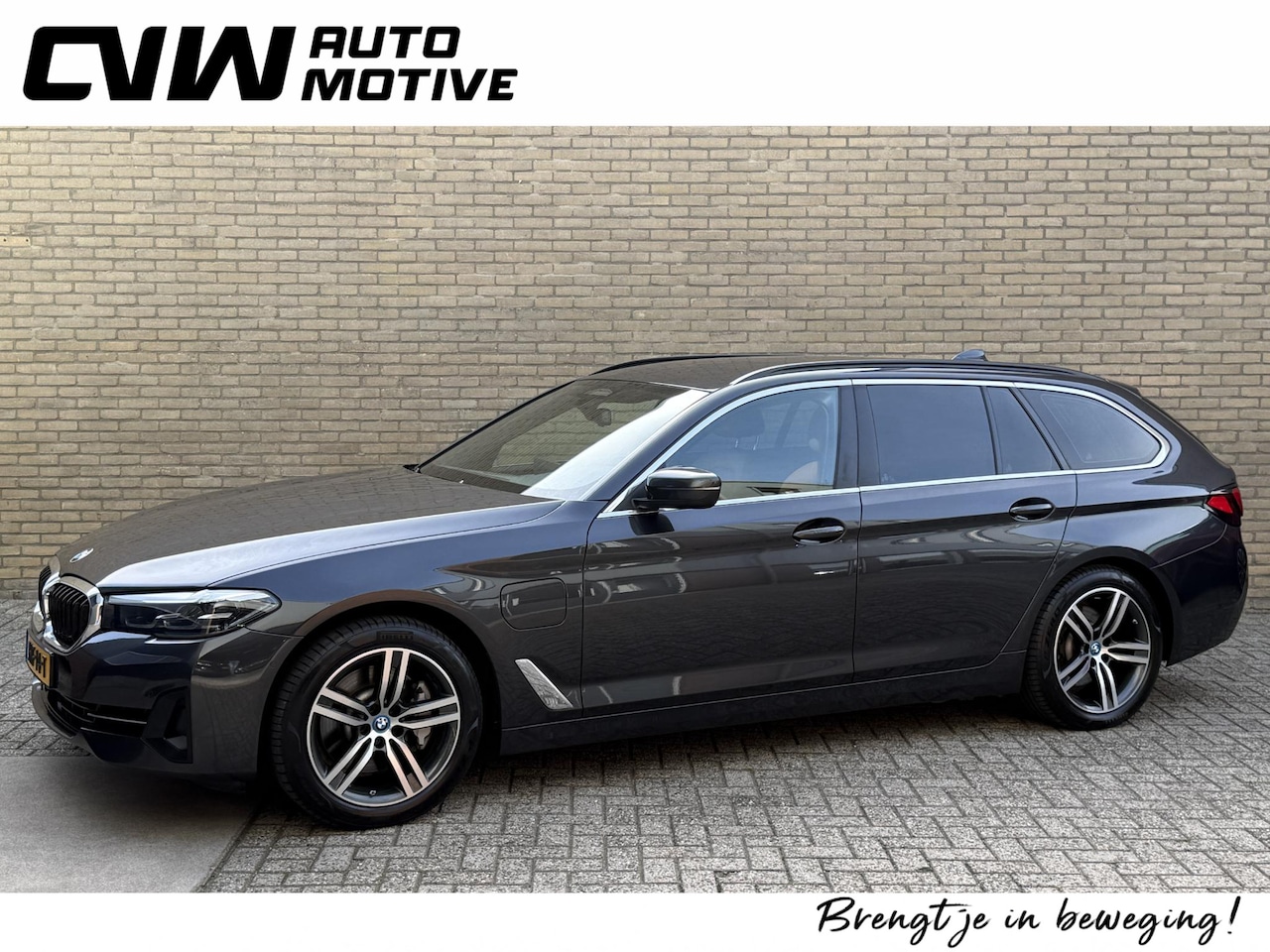 BMW 5-serie Touring - 530e | Adaptieve cruise | Leder | Virtual cockpit | Wegklapbare trekhaak | Navigatie | App - AutoWereld.nl