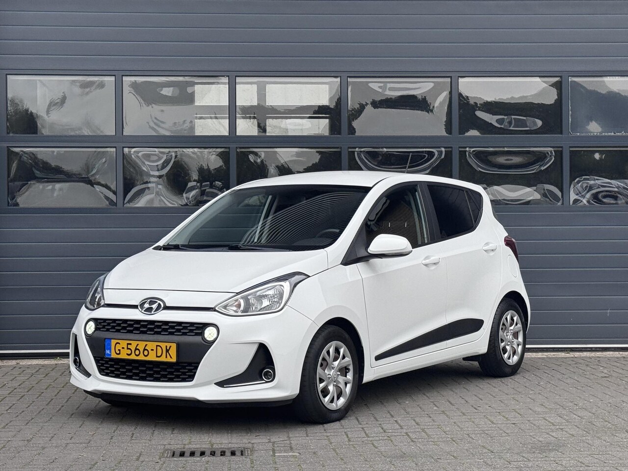 Hyundai i10 - 1.0I PREMIUM I APPLE CARPLAY I CRUISE CONTROL I CLIMATE CONTROL I NAVIGATIE - AutoWereld.nl