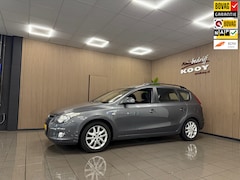 Hyundai i30 CW - 1.6i Dynamic Business * Trekhaak / Airco-ecc / Parkeersensoren / NL Auto