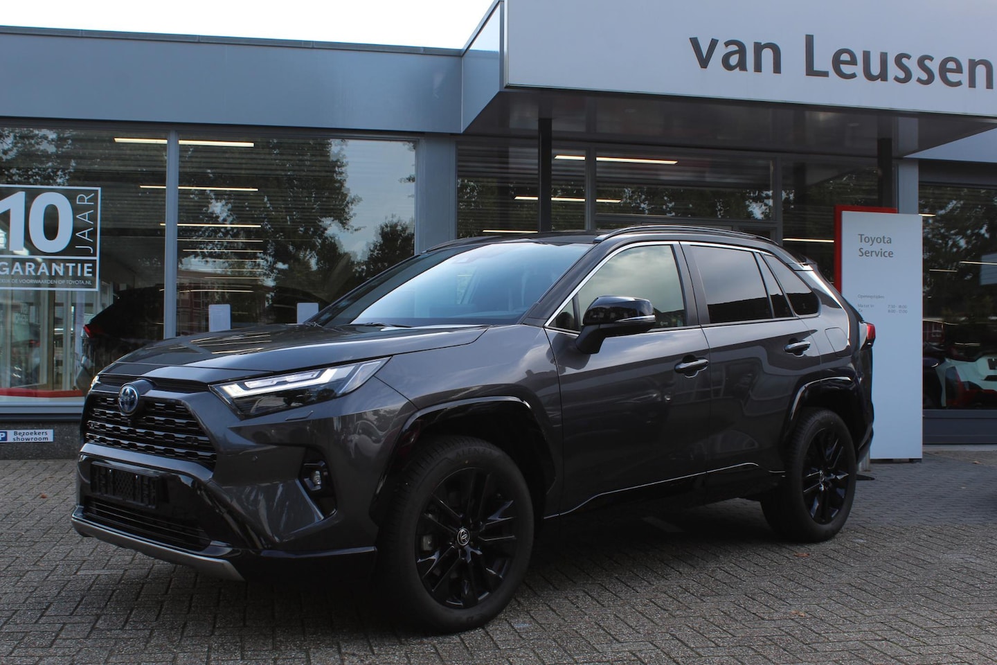 Toyota RAV4 - 2.5 HYBRID AWD EXECUTIVE JBL EL-ACHTERKLEP STOEL-STUUR & RUITENWISSER VERW. DODEHOEK - AutoWereld.nl
