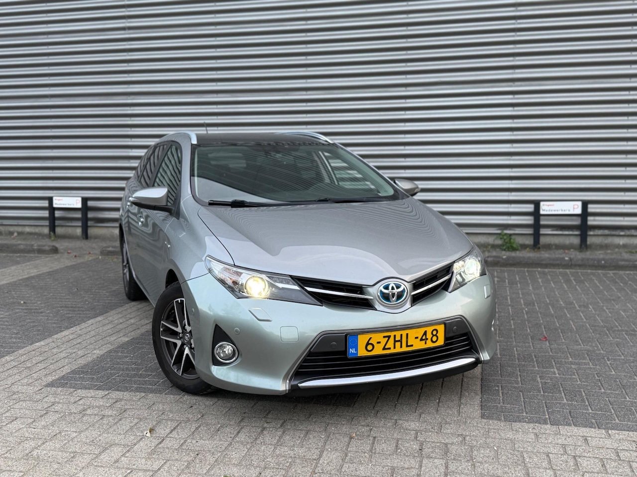 Toyota Auris Touring Sports - 1.8 Hybrid (bj 2014) PANORAMA|XENON|CAMERA|LED|ECC - AutoWereld.nl