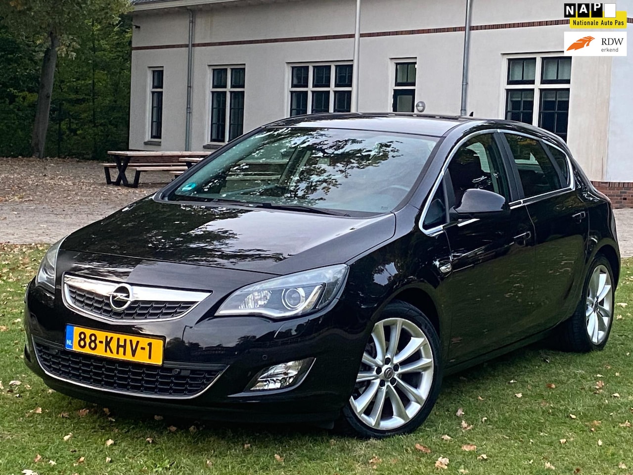 Opel Astra - 1.6 AUTOMAAT/AIRCO/LEER/PDC V+A/XENON/NAVIGATIE!! - AutoWereld.nl