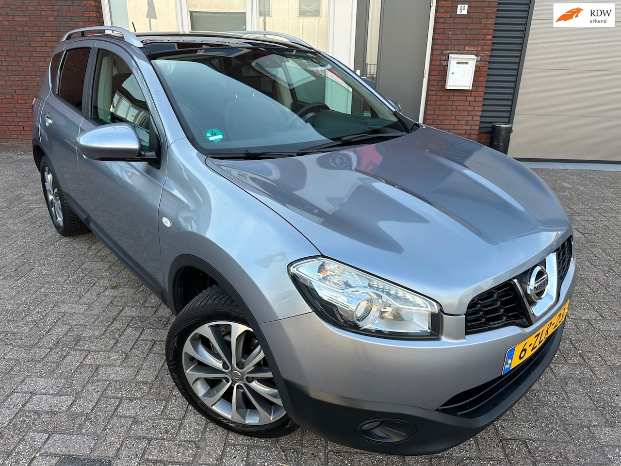 Nissan Qashqai - 1.6 Connect Edition / Pano / Camera / Navi / Cruise - AutoWereld.nl