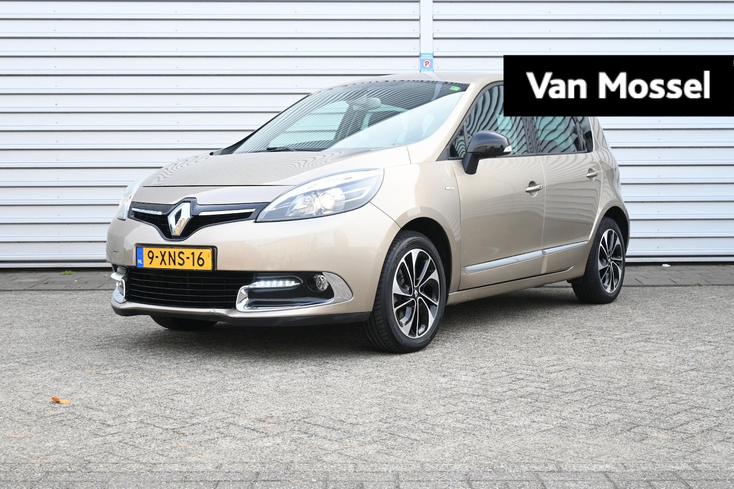 Renault Scénic - 2.0 Bose | AUTOMAAT! | Parkeersensoren Achter | Cruise Control | Airco | Trekhaak | Half L - AutoWereld.nl