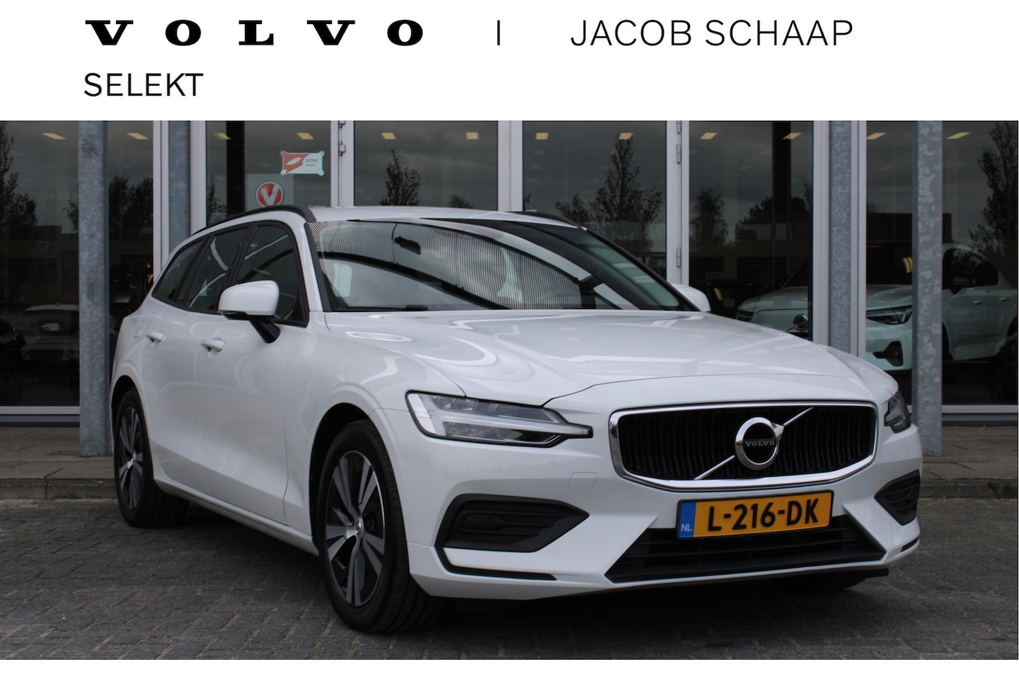 Volvo V60 - B3 Automaat Momentum Advantage | Trekhaak | Camera | AppleCarplay | Cruise control | Parke - AutoWereld.nl