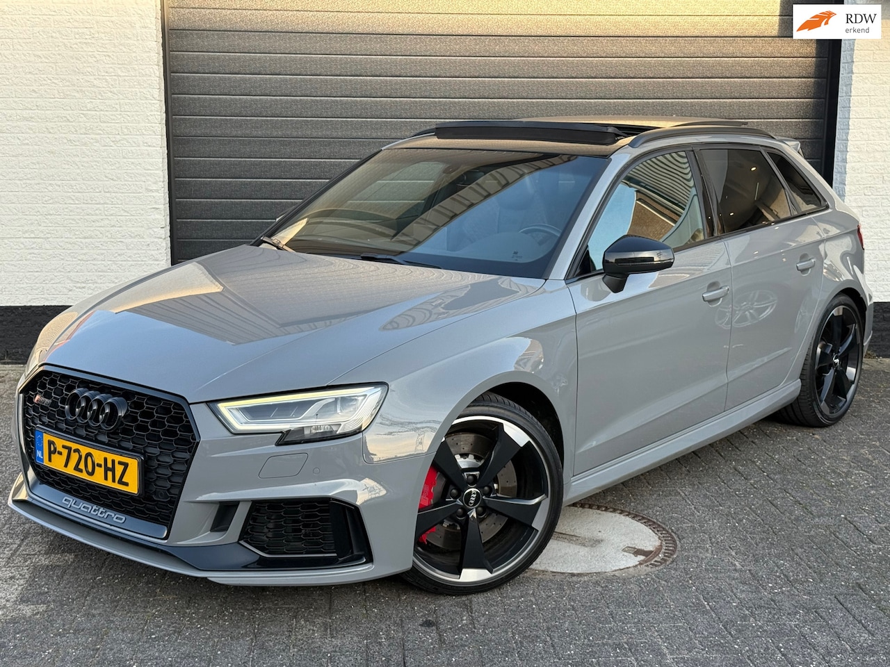 Audi A3 Sportback - 2.5 TFSI RS 3 quattro RS3 Sportback 2.5 TFSI Quattro|Nardo Grey|Pano|B&O|Kuipstoelen - AutoWereld.nl