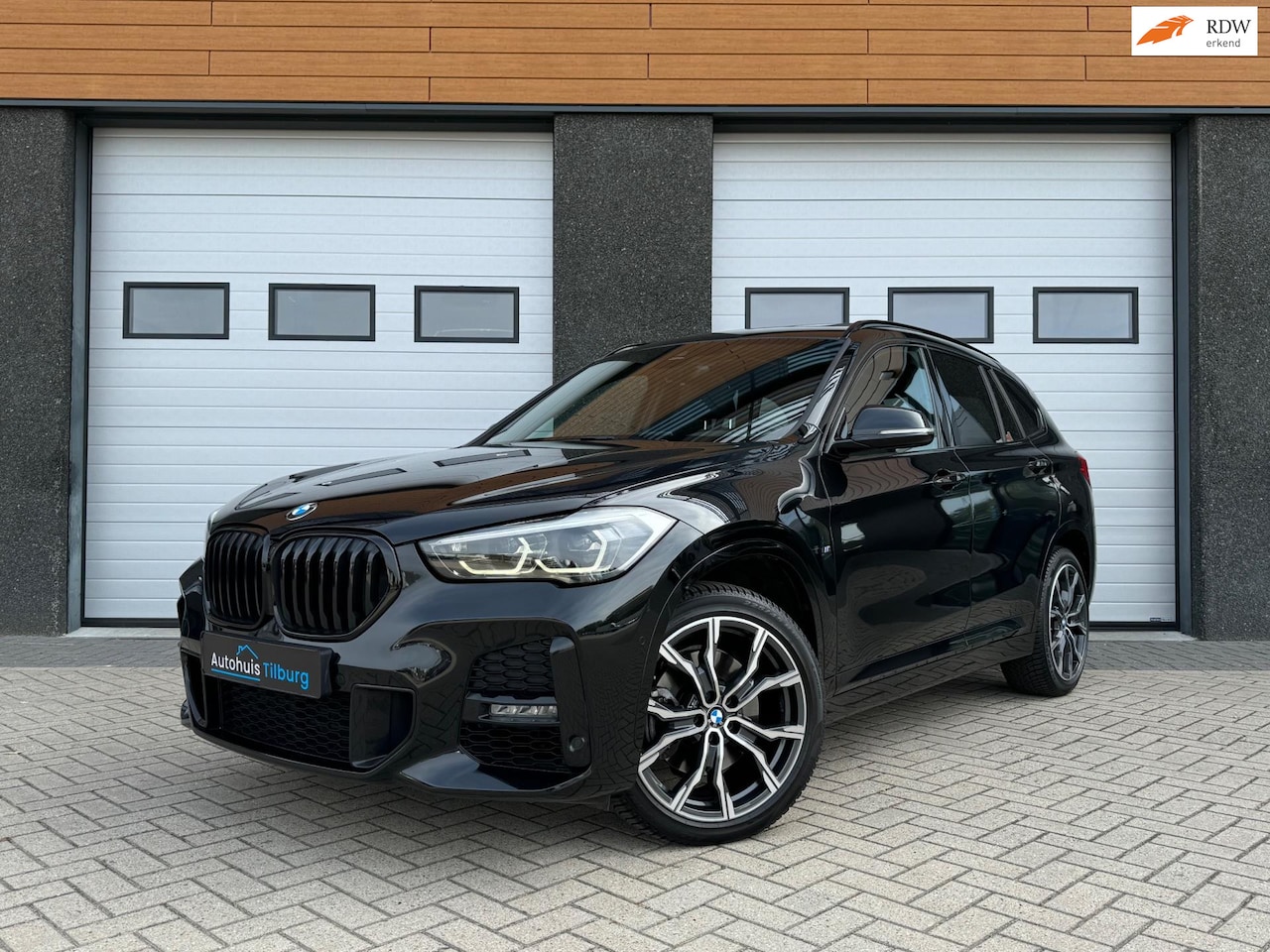 BMW X1 - XDrive25i LCI M-Sport Pano Camera HUD - AutoWereld.nl