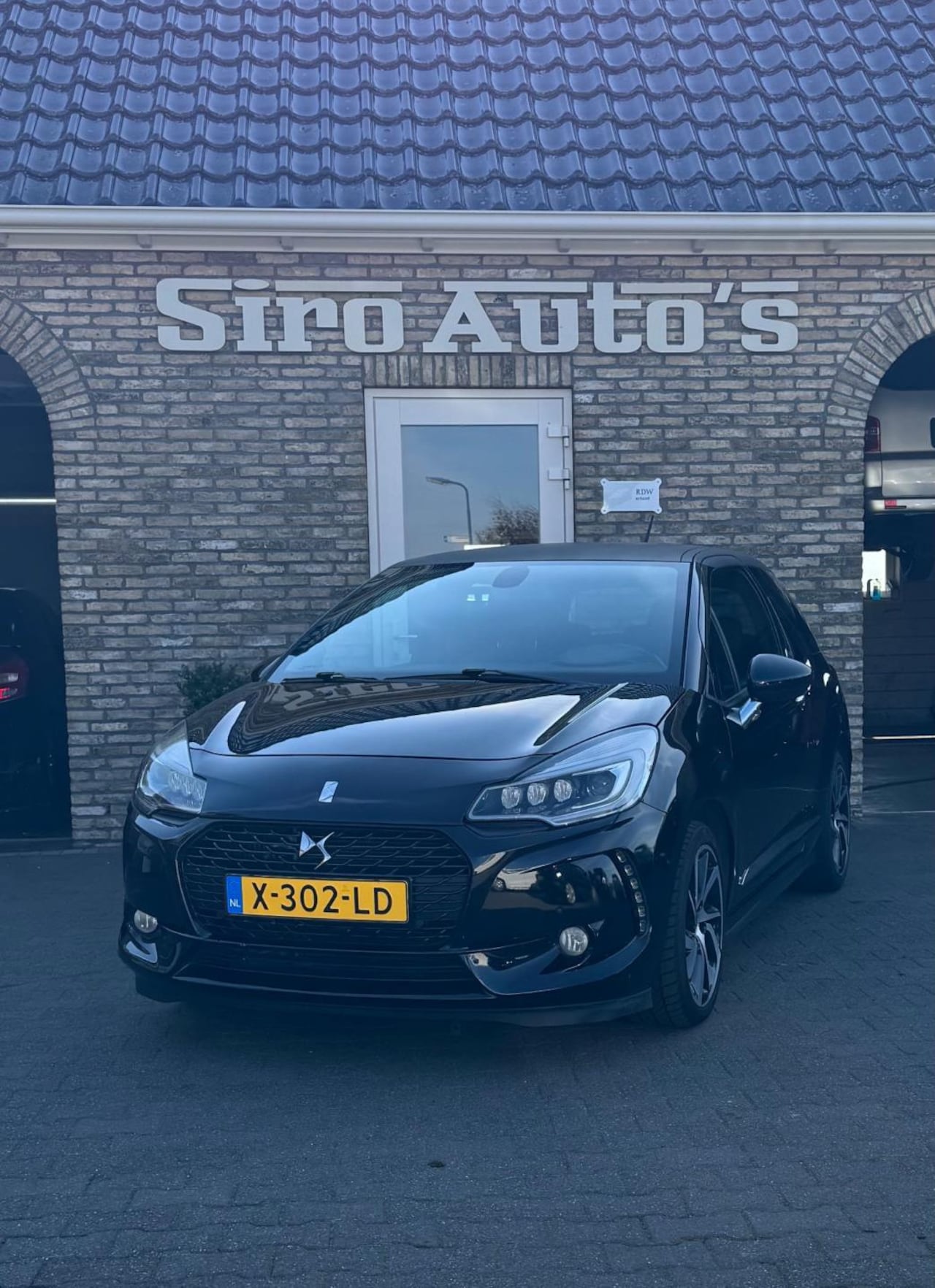 DS 3 - 1.2 PureTech So Chic Bj 2017 Automaat weinig kilometers - AutoWereld.nl