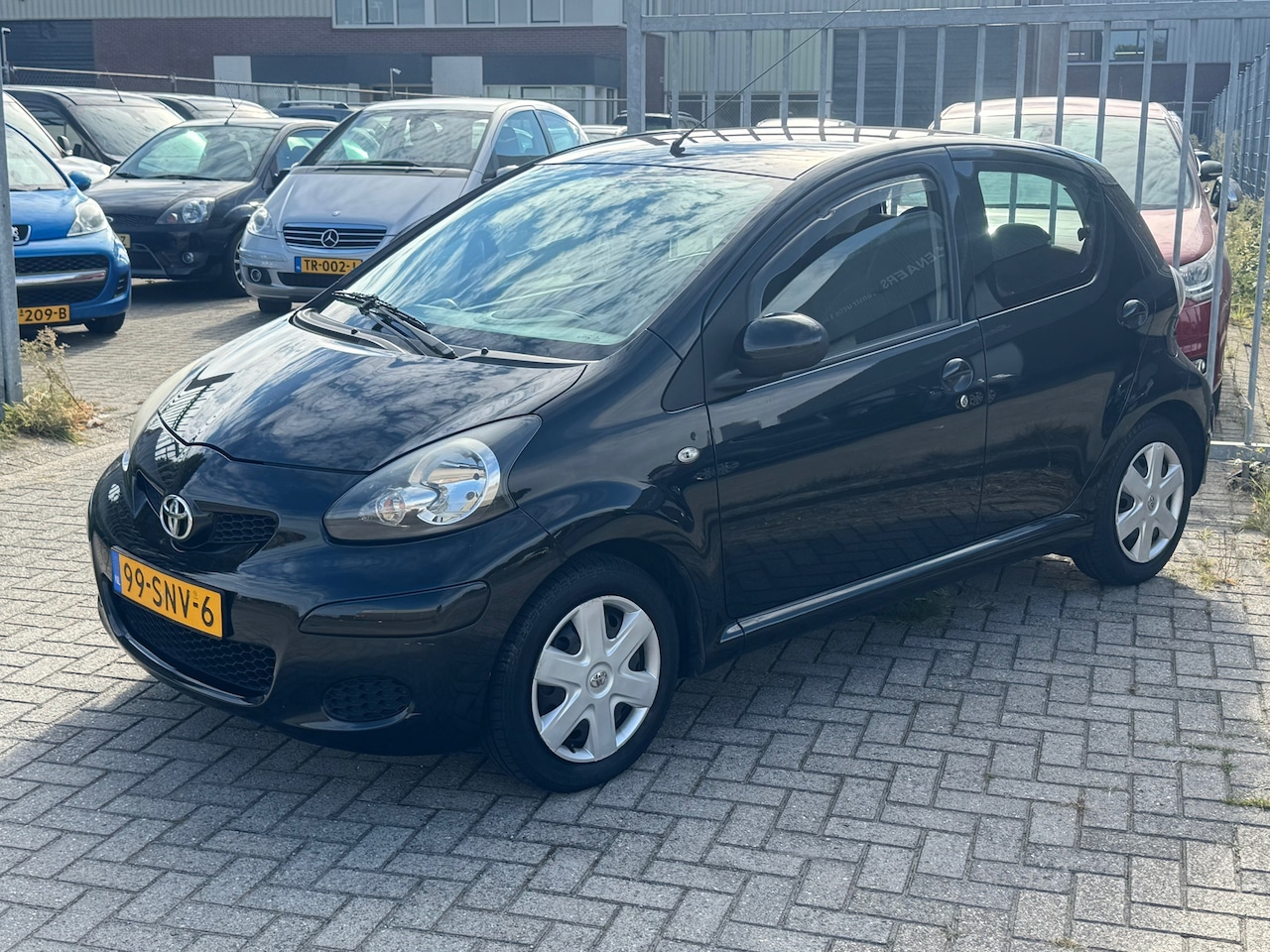 Toyota Aygo - 1.0-12V Comfort Navigator 5 deurs! NL AUTO NAP! Airco l Toerenteller l Navi l Bleutooth l - AutoWereld.nl