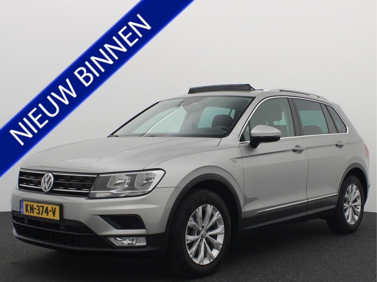 Volkswagen Tiguan - 1.4 TSI Connected Series TREKHAAK / PANORAMADAK / GR NAVI / CARPLAY / ACC / DAB+ / PDC / B - AutoWereld.nl