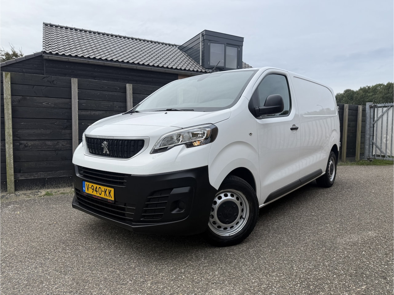 Peugeot Expert - 231L 2.0 BlueHDI 120 Pro navi, carplay, cruise - AutoWereld.nl